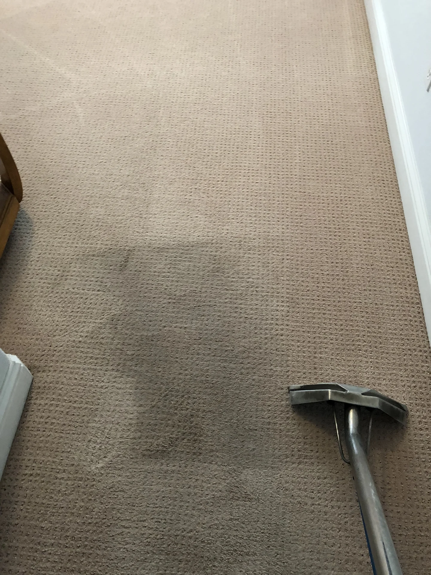 Carpet extraction near doorway